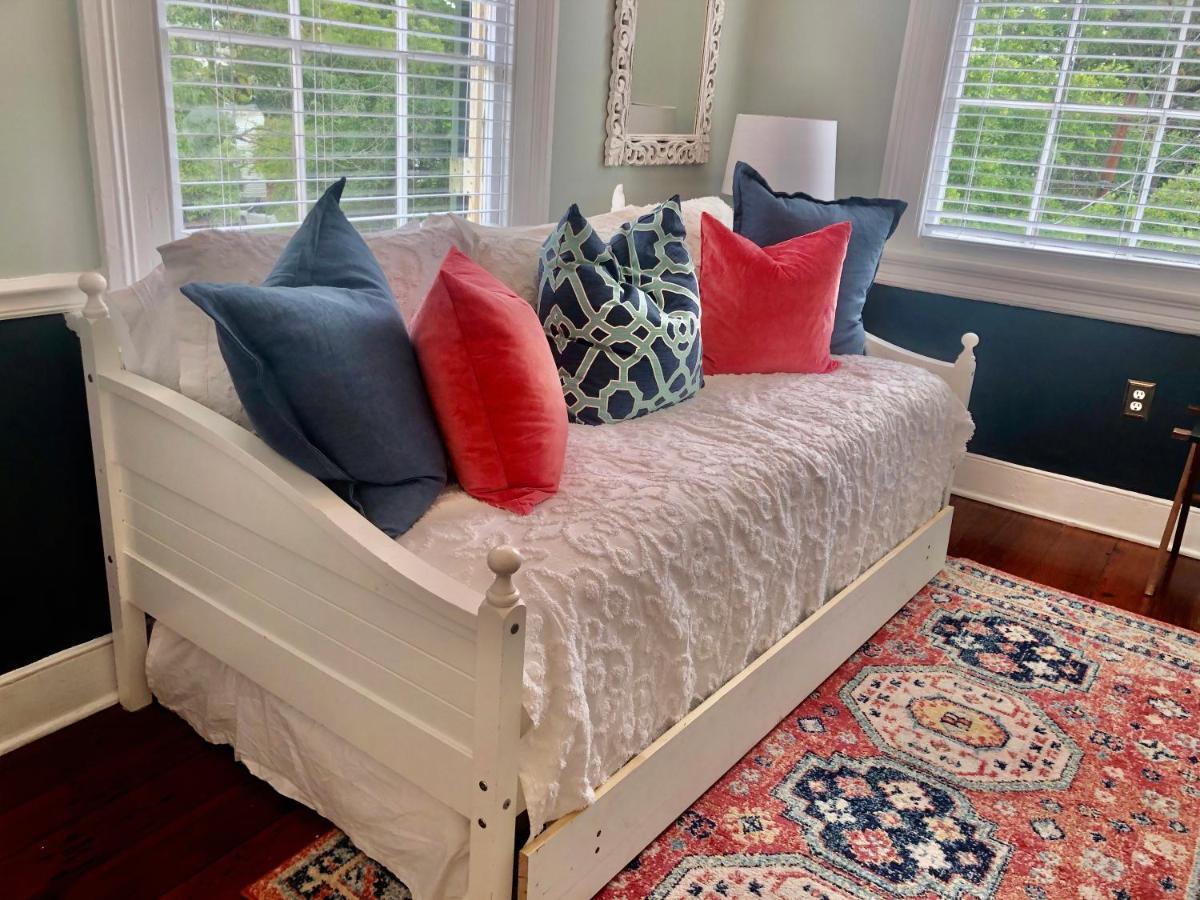 Daybed With Trundle In The Beautiful Ashley Inn 4 Blocks From King St Charleston Dış mekan fotoğraf